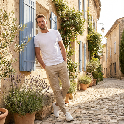 Comfortable and functional cargo pants with multiple pockets 